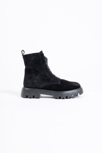 MARA BLACK - Extra Light Ankle Boots with Elastics and Notched Soles KMB shoes